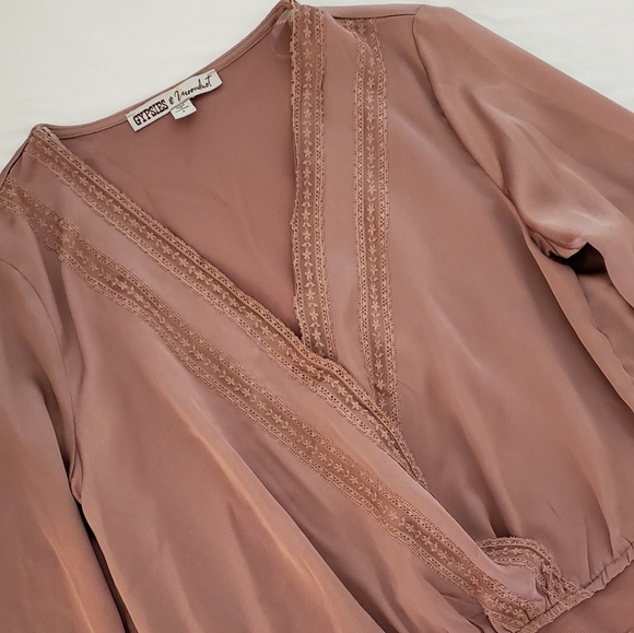 3/$35 NWDT Gypsies & Moondust Lace Satin Boho Blouse/Cover up - Picture 3 of 5